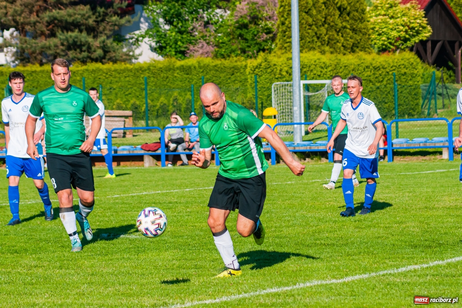 Zdjęcie w galerii na portalu naszraciborz.pl: Gol do szatni nie załamał gości. Zabełków odwrócił losy meczu [FOTO]  wiadomości z regionu