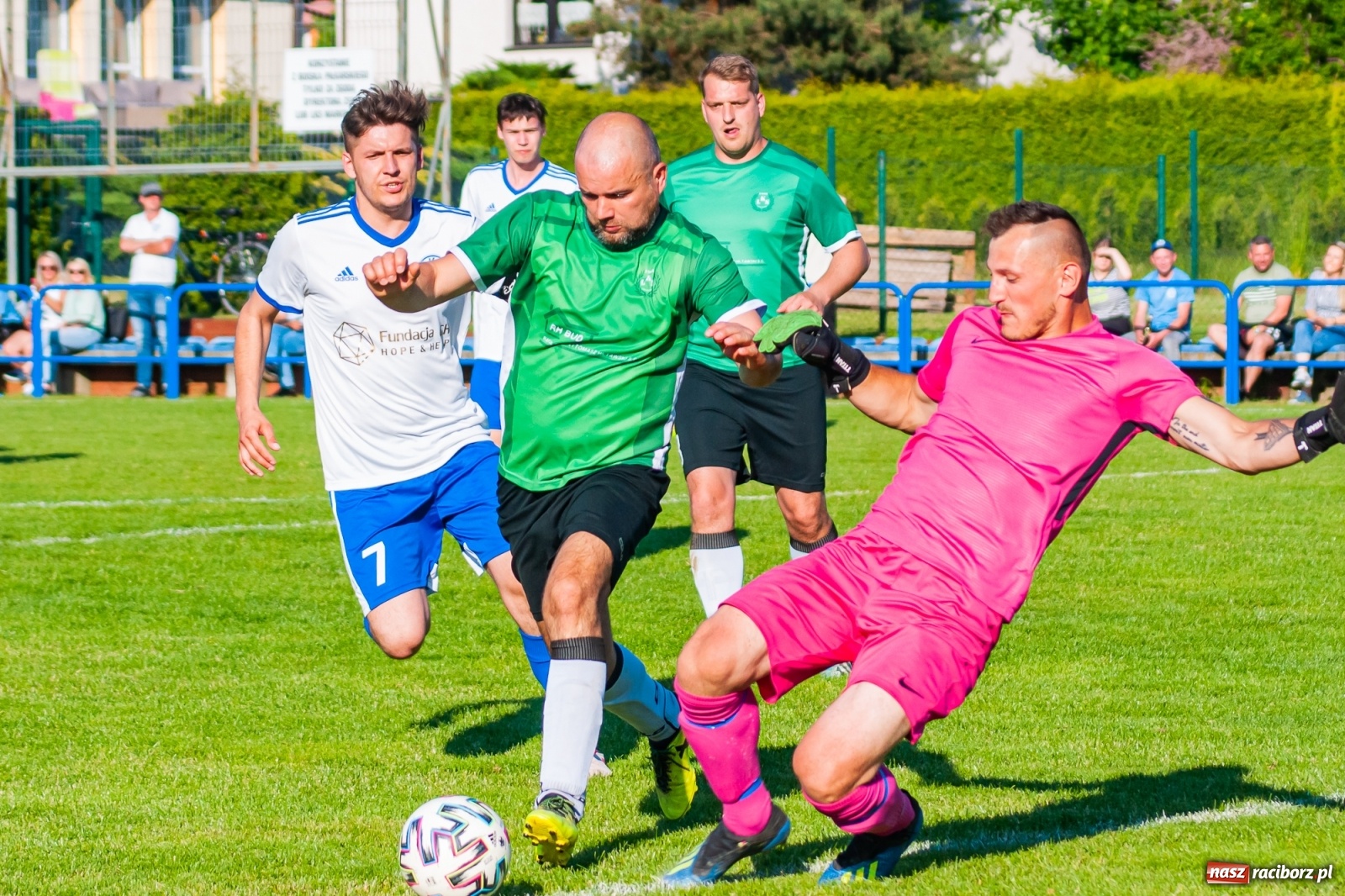 Zdjęcie w galerii na portalu naszraciborz.pl: Gol do szatni nie załamał gości. Zabełków odwrócił losy meczu [FOTO]  wiadomości z regionu