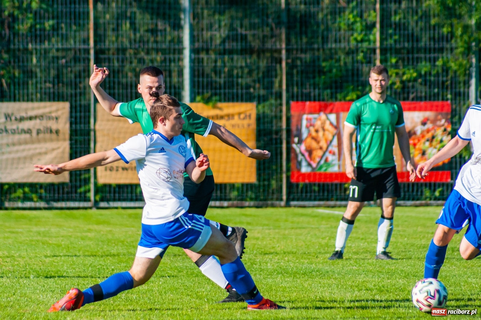 Zdjęcie w galerii na portalu naszraciborz.pl: Gol do szatni nie załamał gości. Zabełków odwrócił losy meczu [FOTO]  wiadomości z regionu