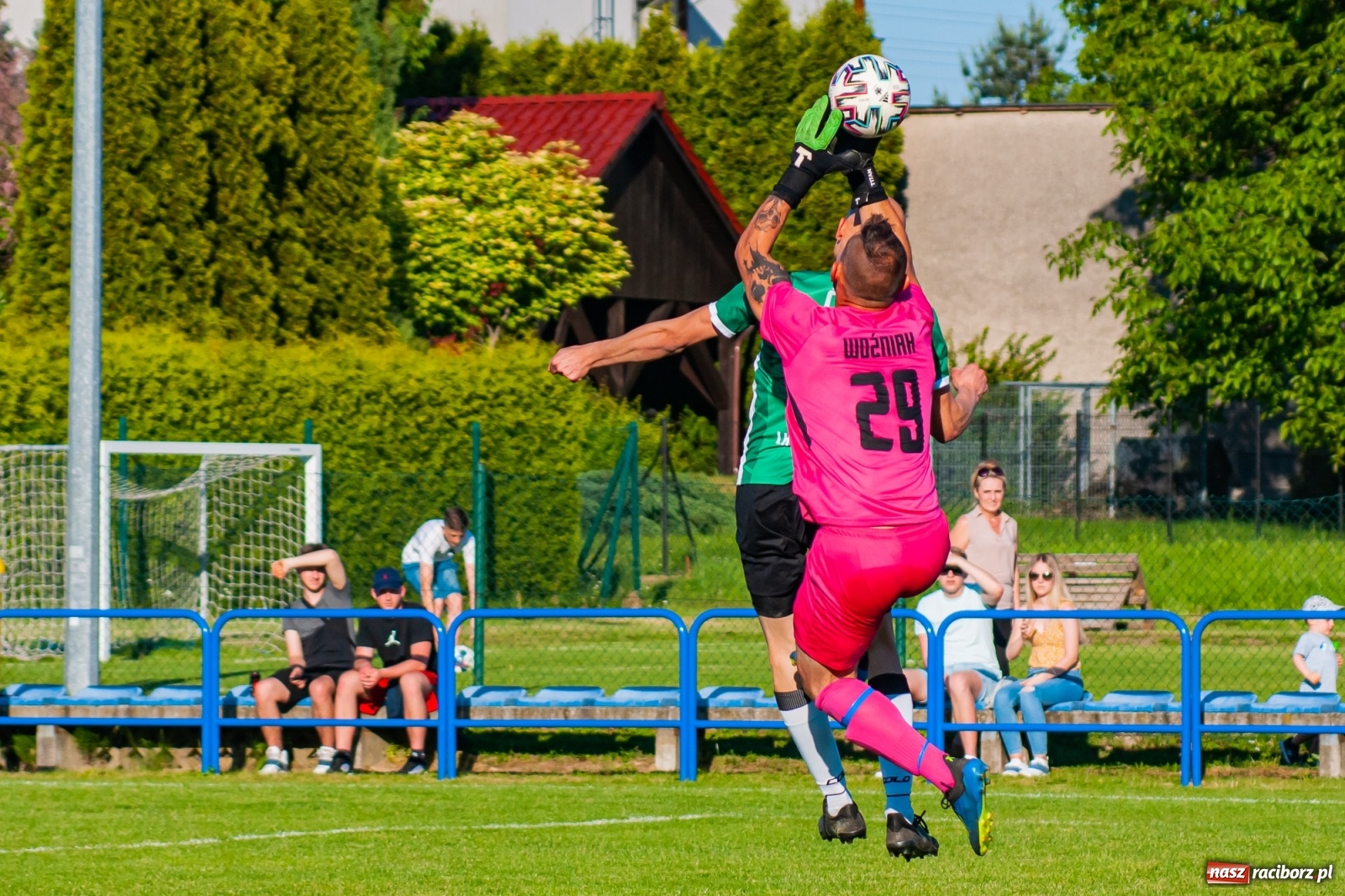 Zdjęcie w galerii na portalu naszraciborz.pl: Gol do szatni nie załamał gości. Zabełków odwrócił losy meczu [FOTO]  wiadomości z regionu