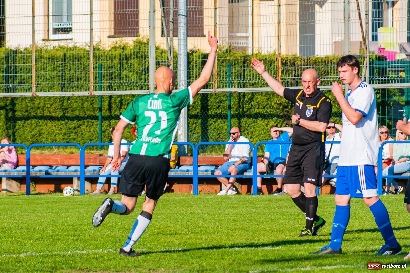 Zdjęcie w galerii na portalu naszraciborz.pl: Gol do szatni nie załamał gości. Zabełków odwrócił losy meczu [FOTO]  wiadomości z regionu