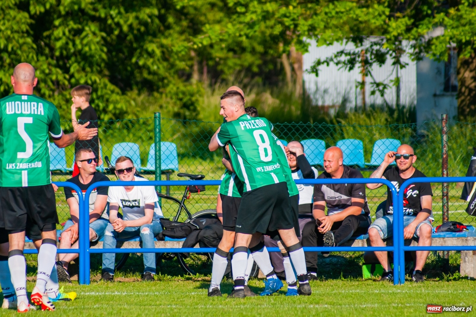 Zdjęcie w galerii na portalu naszraciborz.pl: Gol do szatni nie załamał gości. Zabełków odwrócił losy meczu [FOTO]  wiadomości z regionu
