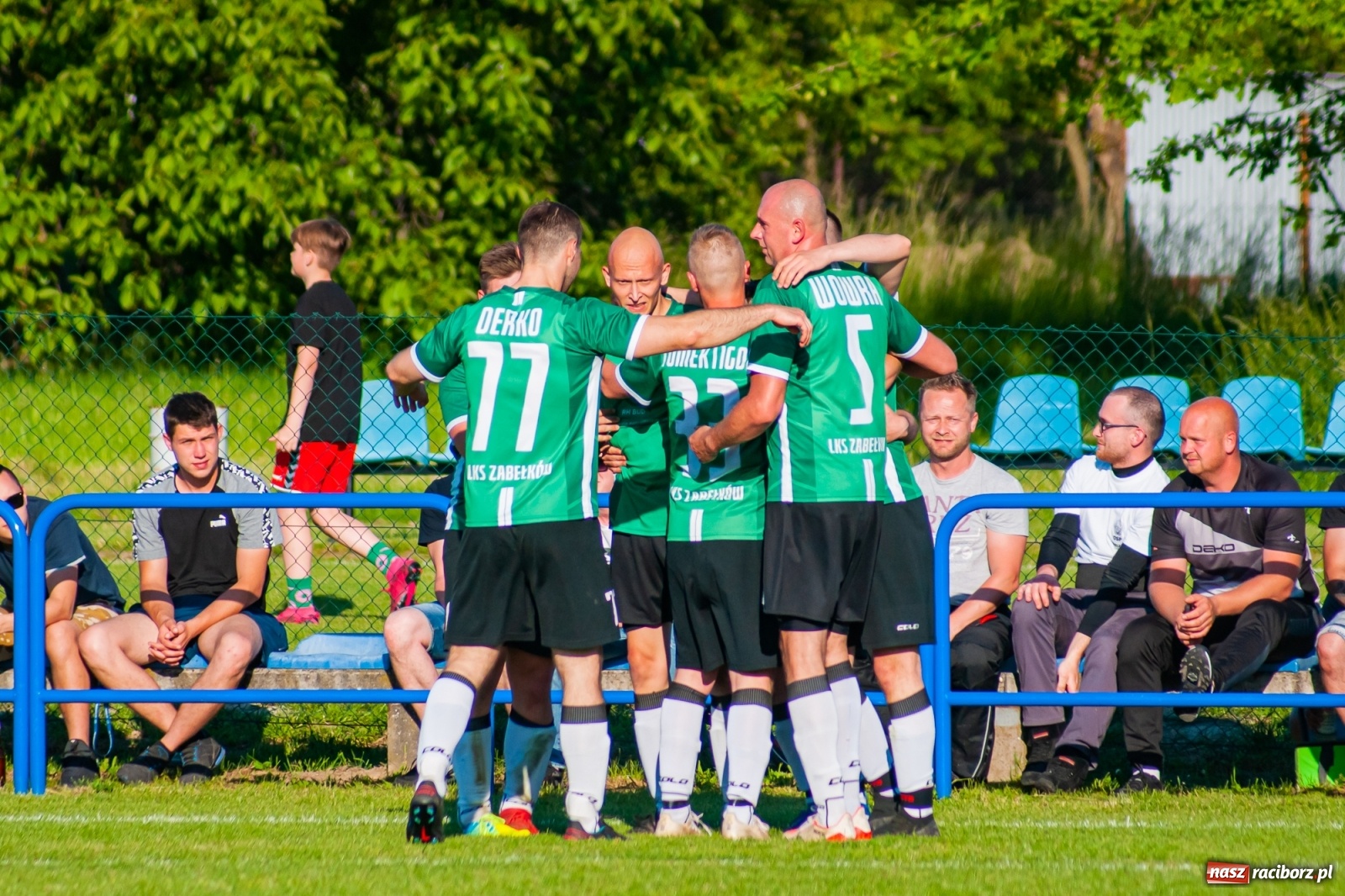 Zdjęcie w galerii na portalu naszraciborz.pl: Gol do szatni nie załamał gości. Zabełków odwrócił losy meczu [FOTO]  wiadomości z regionu