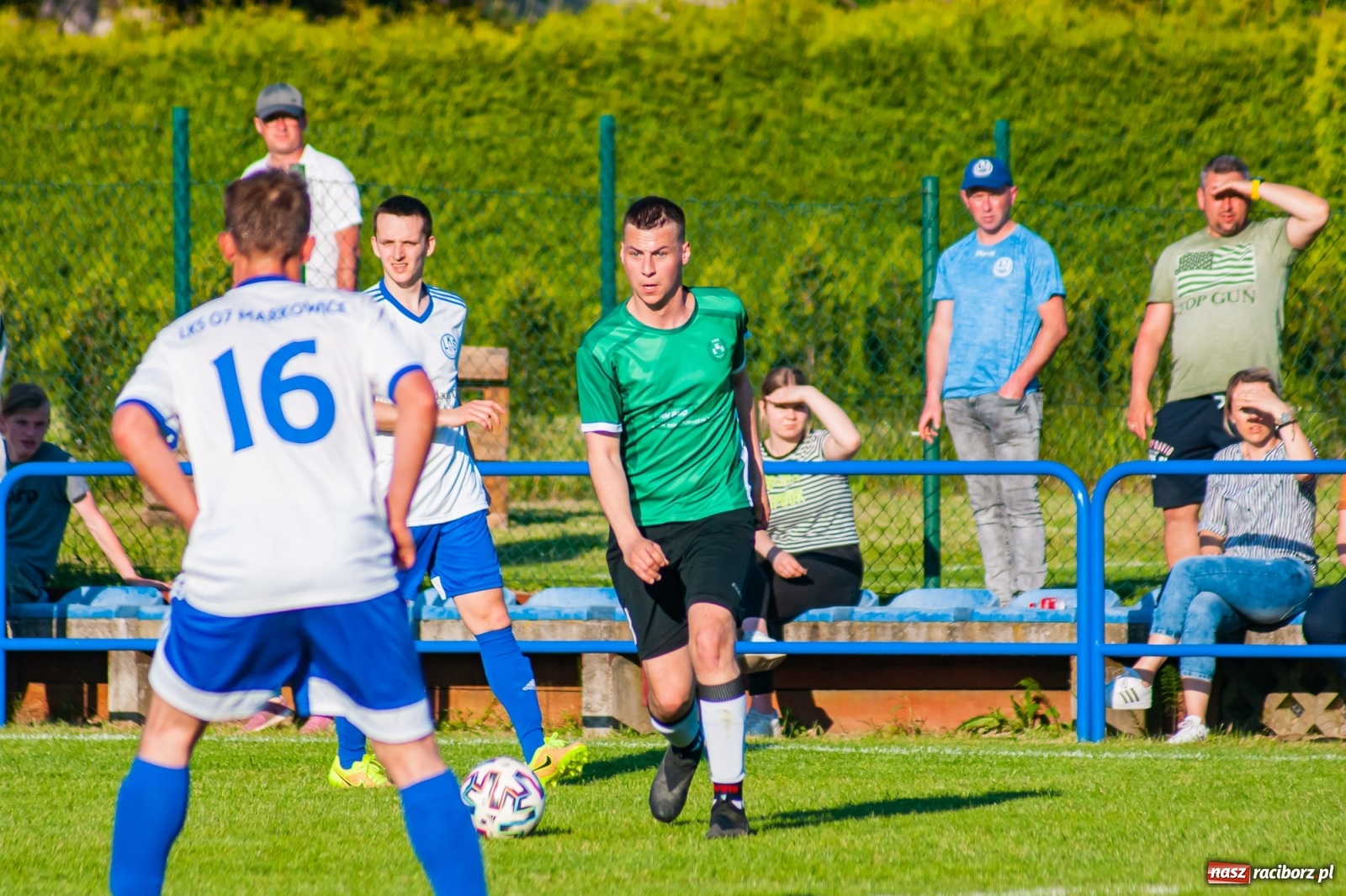 Zdjęcie w galerii na portalu naszraciborz.pl: Gol do szatni nie załamał gości. Zabełków odwrócił losy meczu [FOTO]  wiadomości z regionu