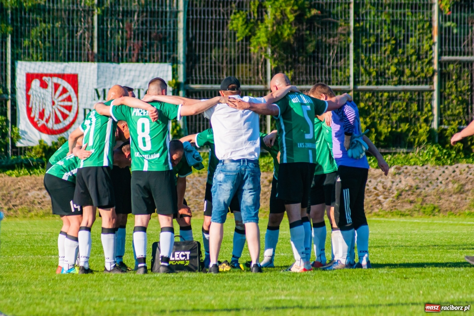 Zdjęcie w galerii na portalu naszraciborz.pl: Gol do szatni nie załamał gości. Zabełków odwrócił losy meczu [FOTO]  wiadomości z regionu