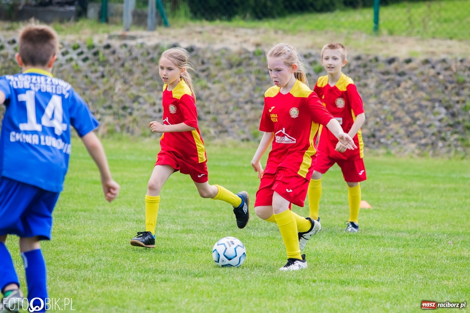 Zdjęcie w galerii na portalu naszraciborz.pl: Turniej Małych Bajtli w Markowicach. Emocji i dobrej zabawy co nie miara [FOTO] wiadomości z regionu