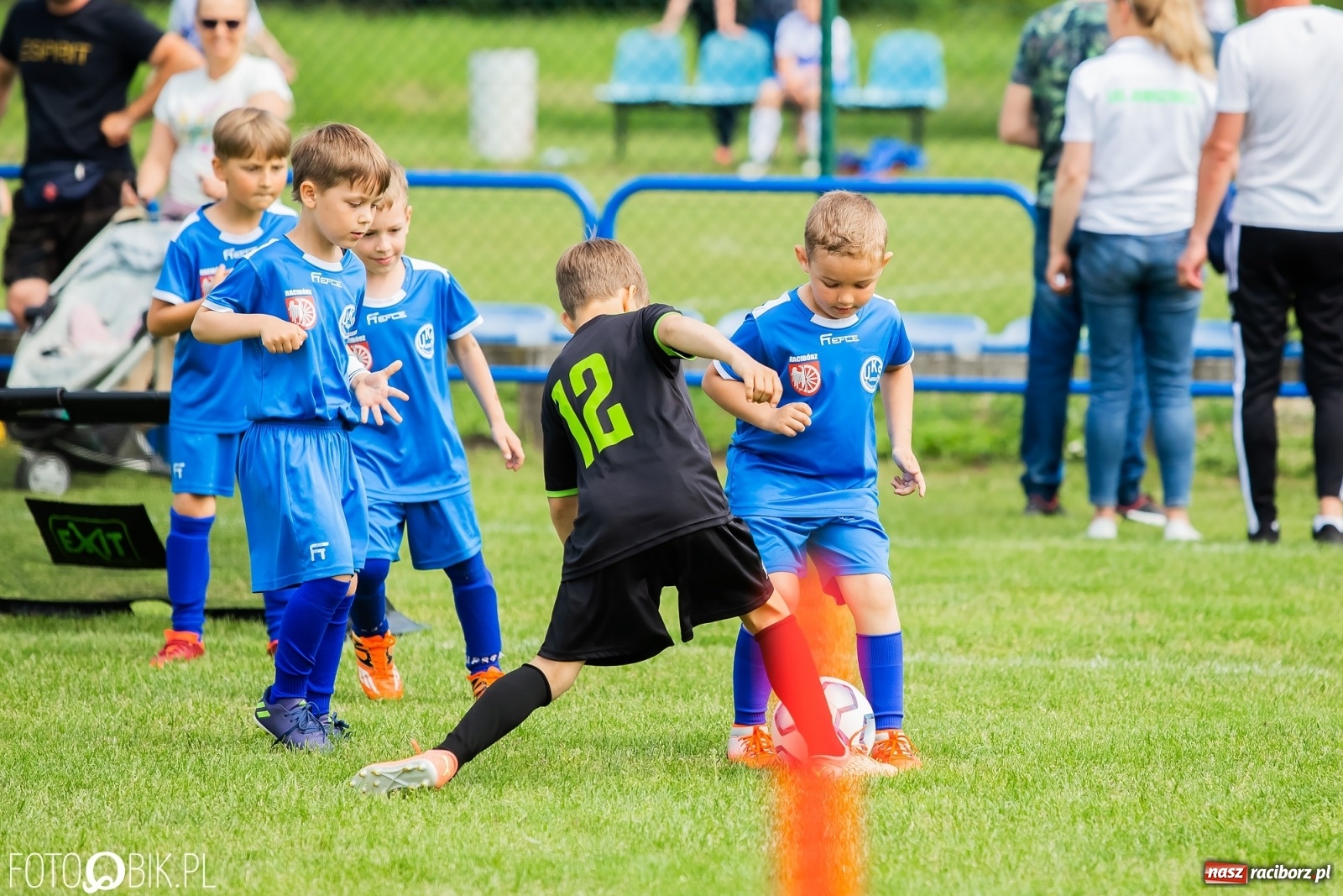 Zdjęcie w galerii na portalu naszraciborz.pl: Turniej Małych Bajtli w Markowicach. Emocji i dobrej zabawy co nie miara [FOTO] wiadomości z regionu