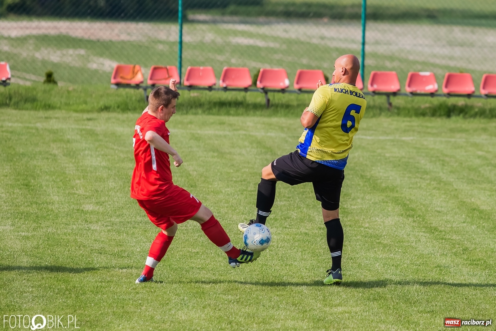Zdjęcie w galerii na portalu naszraciborz.pl: Osiem goli w Bolesławiu. Ruch na kolanach [FOTO] wiadomości z regionu