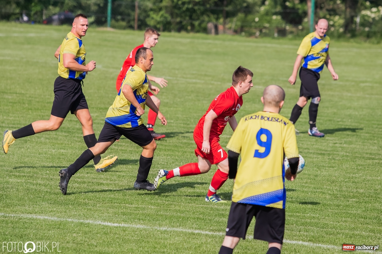 Zdjęcie w galerii na portalu naszraciborz.pl: Osiem goli w Bolesławiu. Ruch na kolanach [FOTO] wiadomości z regionu