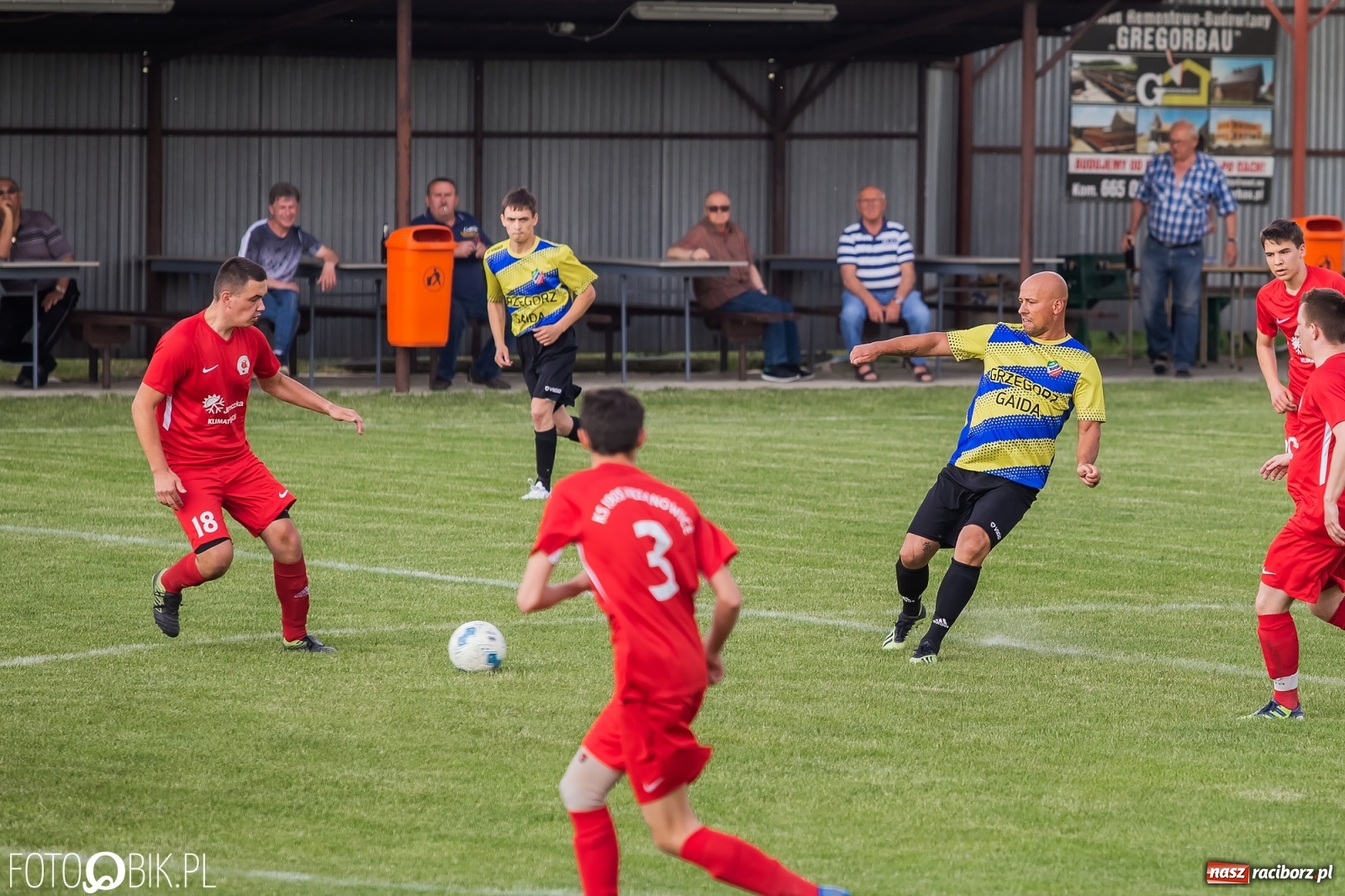 Zdjęcie w galerii na portalu naszraciborz.pl: Osiem goli w Bolesławiu. Ruch na kolanach [FOTO] wiadomości z regionu