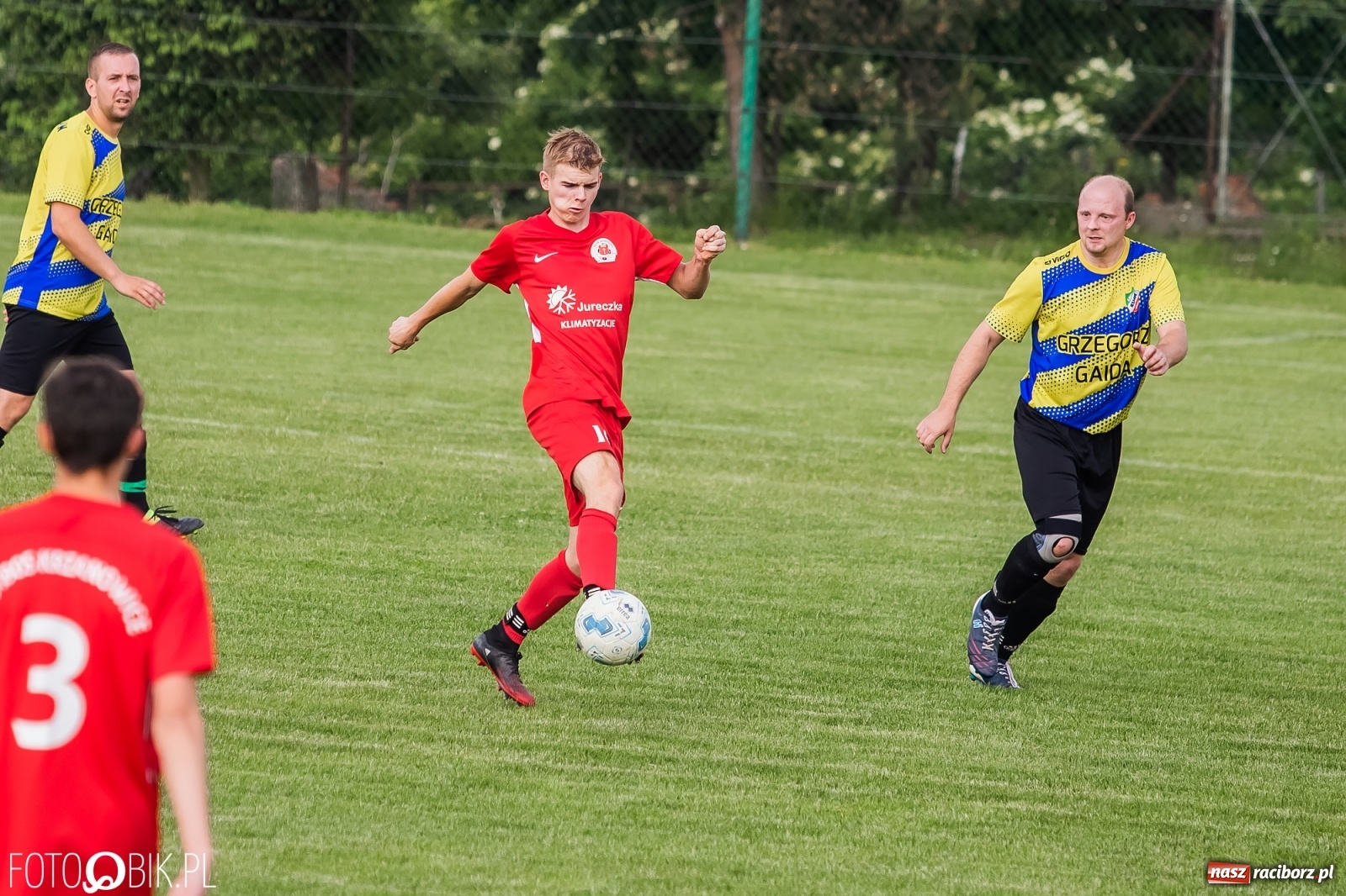 Zdjęcie w galerii na portalu naszraciborz.pl: Osiem goli w Bolesławiu. Ruch na kolanach [FOTO] wiadomości z regionu