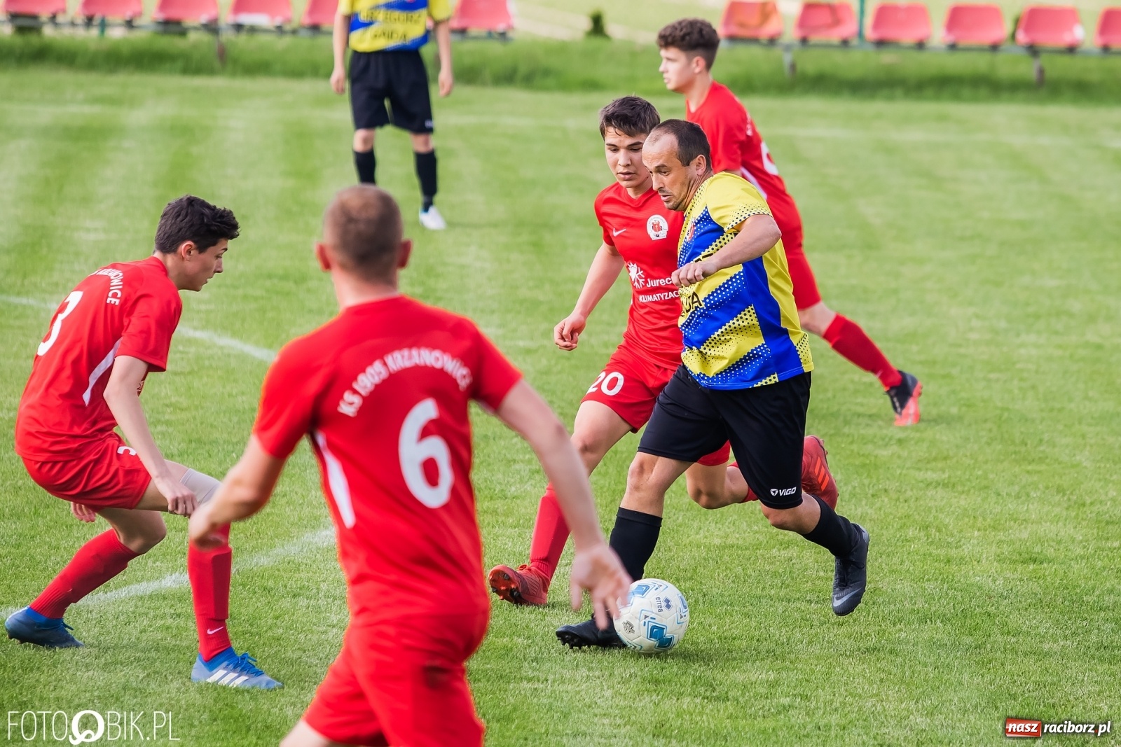 Zdjęcie w galerii na portalu naszraciborz.pl: Osiem goli w Bolesławiu. Ruch na kolanach [FOTO] wiadomości z regionu