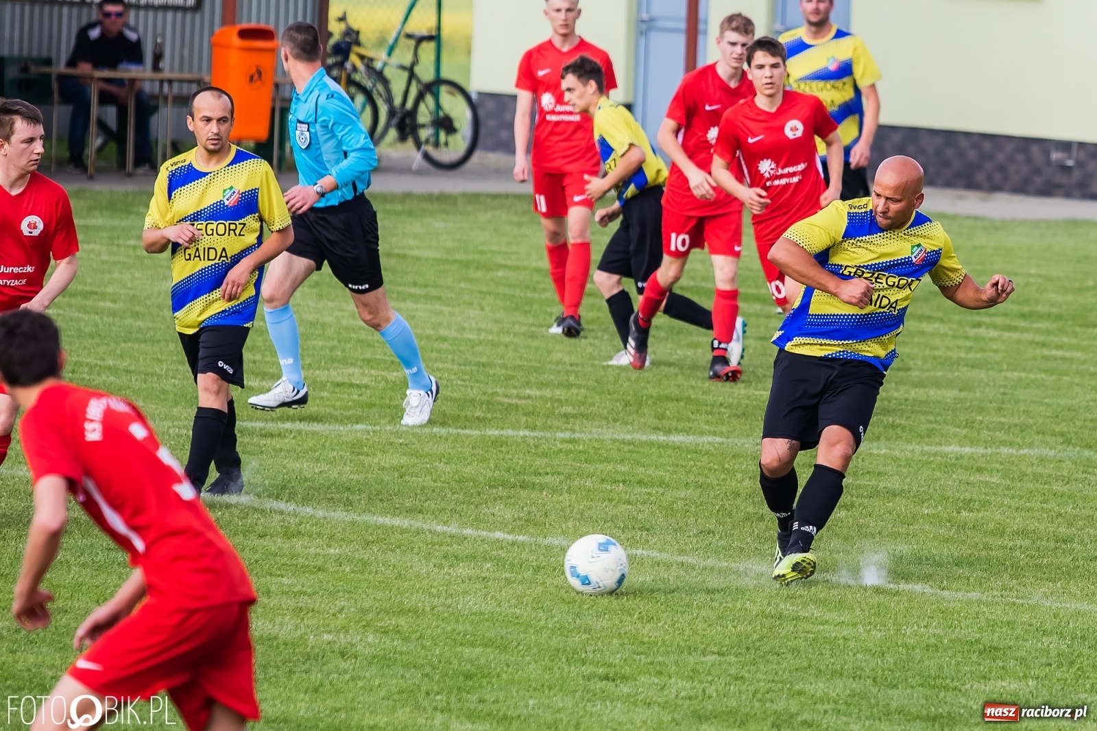 Zdjęcie w galerii na portalu naszraciborz.pl: Osiem goli w Bolesławiu. Ruch na kolanach [FOTO] wiadomości z regionu