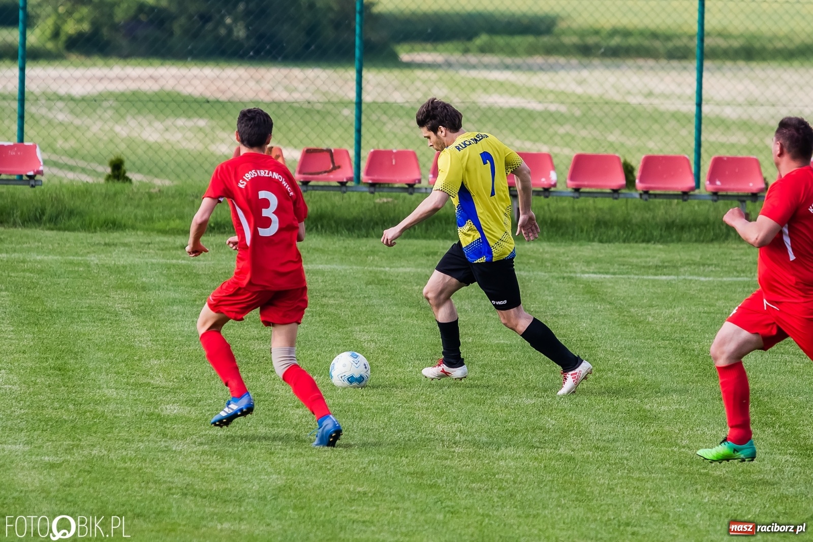 Zdjęcie w galerii na portalu naszraciborz.pl: Osiem goli w Bolesławiu. Ruch na kolanach [FOTO] wiadomości z regionu