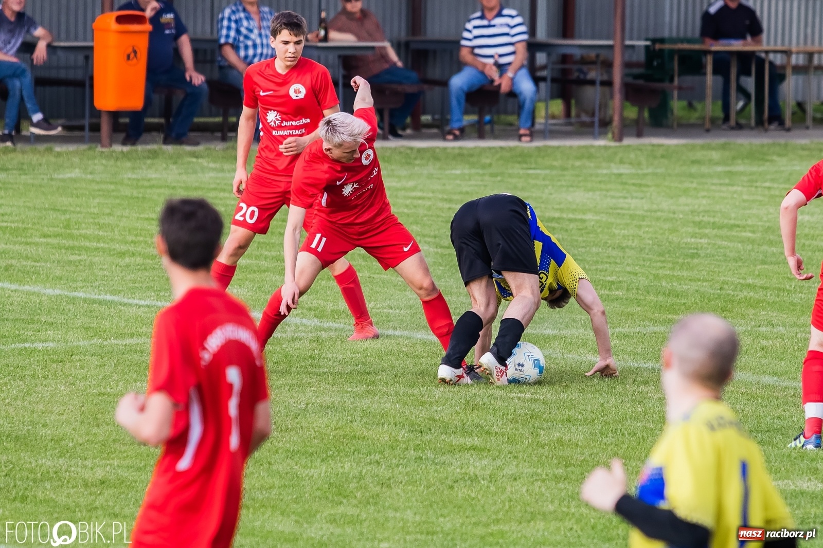 Zdjęcie w galerii na portalu naszraciborz.pl: Osiem goli w Bolesławiu. Ruch na kolanach [FOTO] wiadomości z regionu