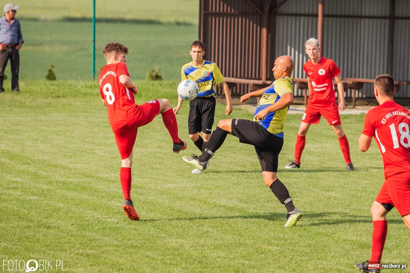 Zdjęcie w galerii na portalu naszraciborz.pl: Osiem goli w Bolesławiu. Ruch na kolanach [FOTO] wiadomości z regionu