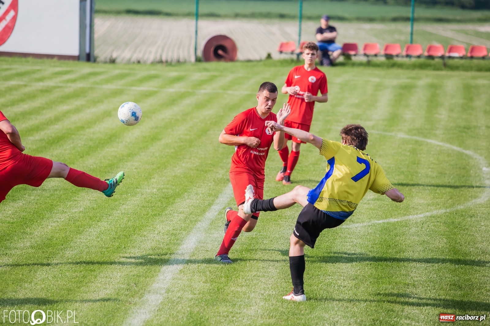 Zdjęcie w galerii na portalu naszraciborz.pl: Osiem goli w Bolesławiu. Ruch na kolanach [FOTO] wiadomości z regionu