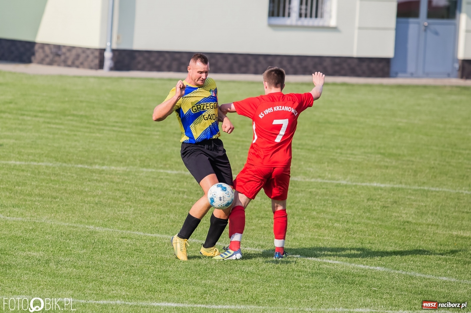 Zdjęcie w galerii na portalu naszraciborz.pl: Osiem goli w Bolesławiu. Ruch na kolanach [FOTO] wiadomości z regionu