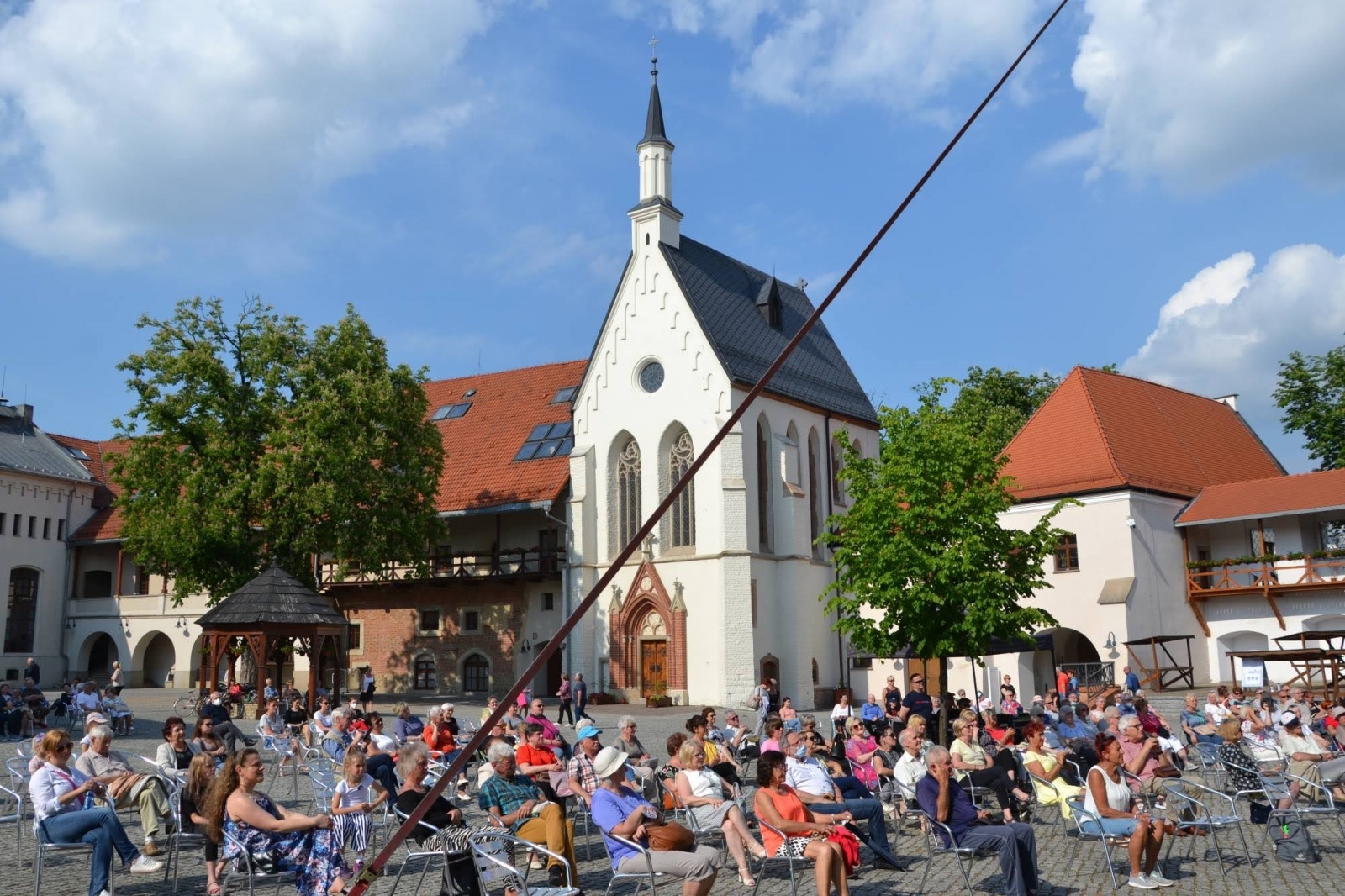 Zdjęcie w galerii na portalu naszraciborz.pl: Operetkowe brzmienia wypełniły zamkowy dziedziniec [FOTO] wiadomości z regionu