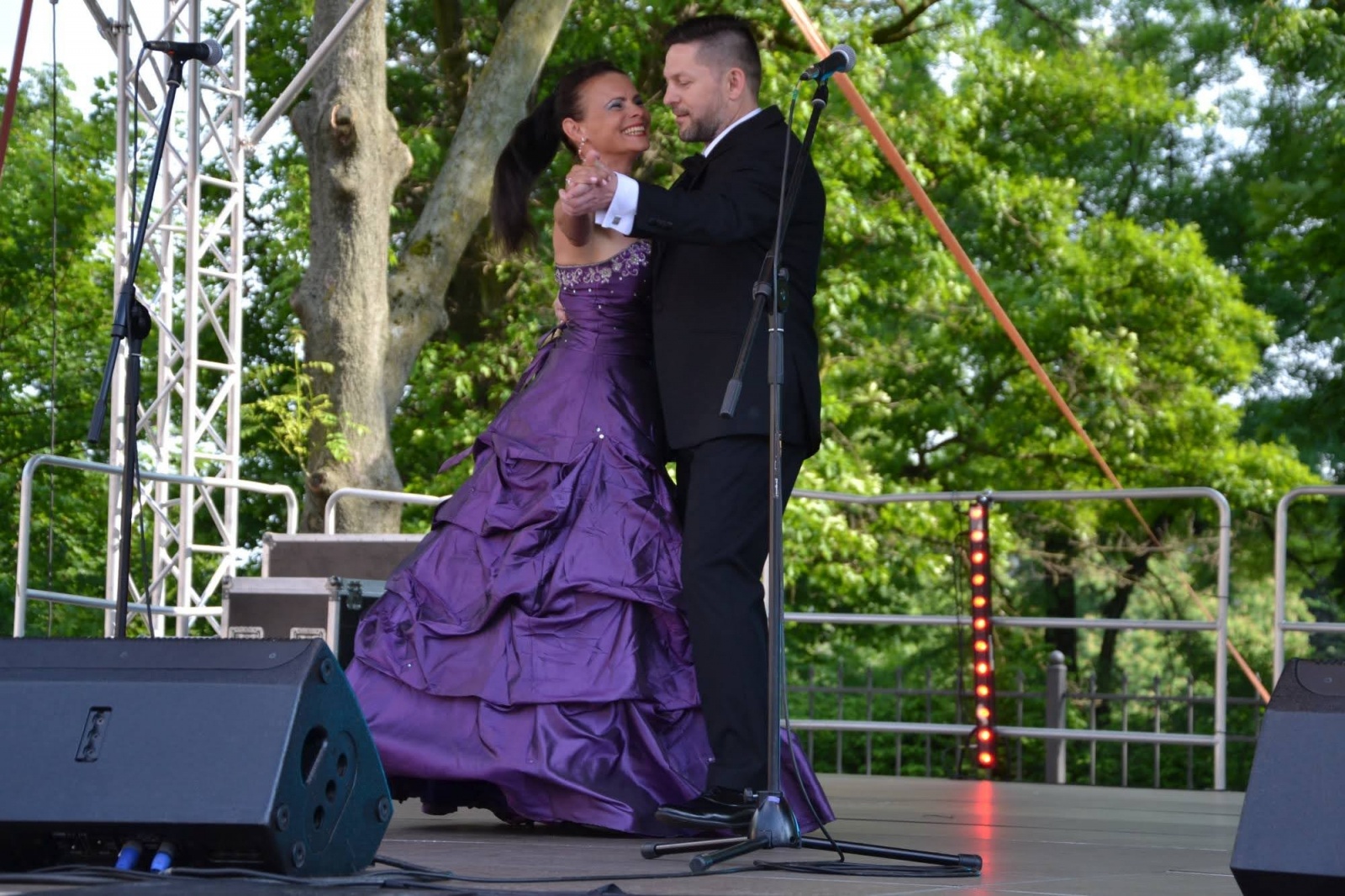 Zdjęcie w galerii na portalu naszraciborz.pl: Operetkowe brzmienia wypełniły zamkowy dziedziniec [FOTO] wiadomości z regionu