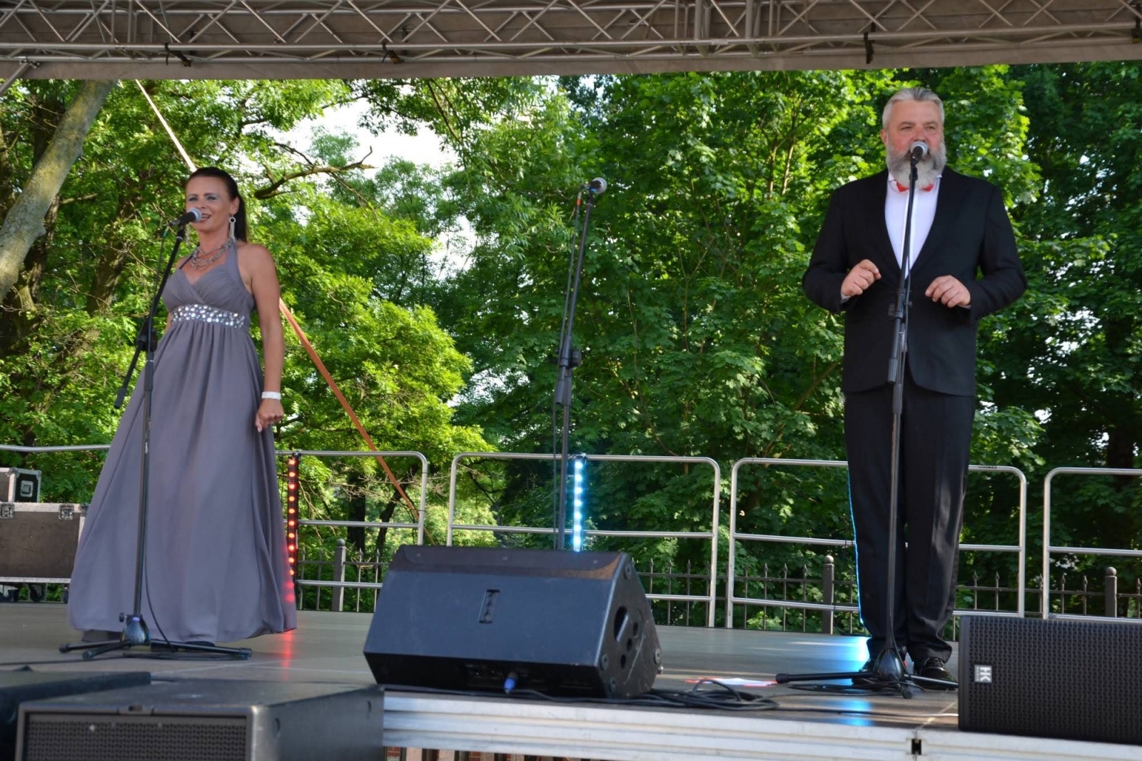 Zdjęcie w galerii na portalu naszraciborz.pl: Operetkowe brzmienia wypełniły zamkowy dziedziniec [FOTO] wiadomości z regionu