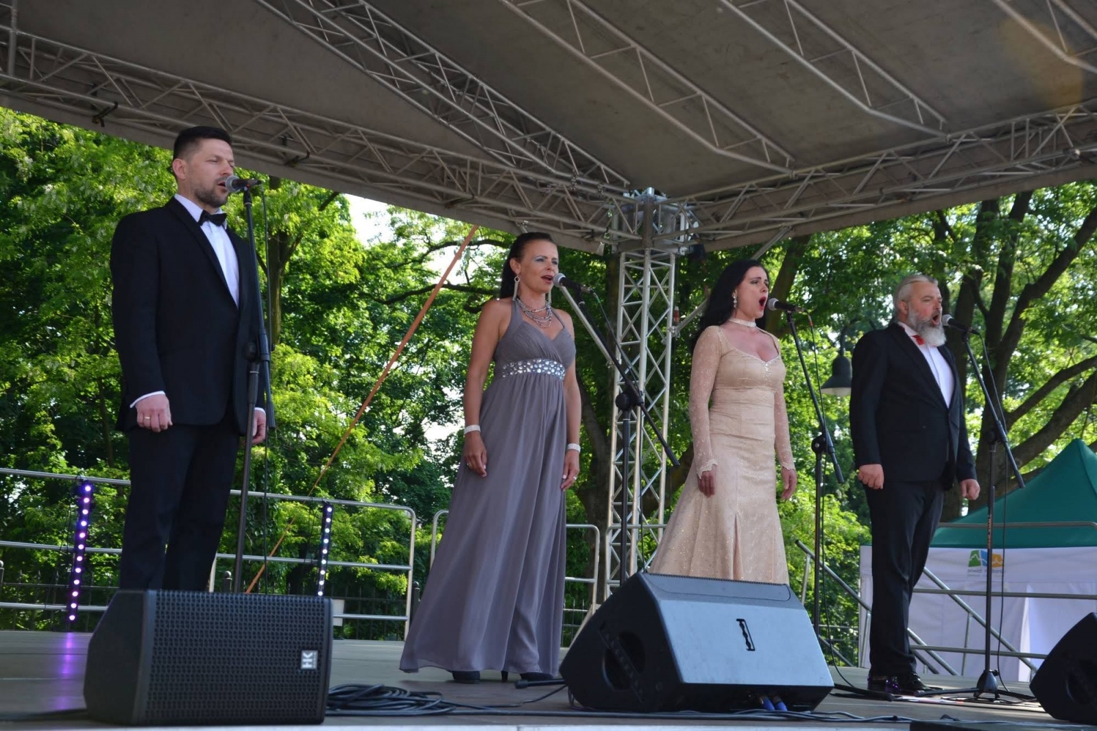 Zdjęcie w galerii na portalu naszraciborz.pl: Operetkowe brzmienia wypełniły zamkowy dziedziniec [FOTO] wiadomości z regionu