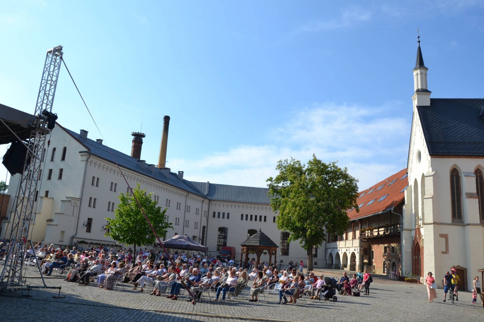 Zdjęcie w galerii na portalu naszraciborz.pl: Operetkowe brzmienia wypełniły zamkowy dziedziniec [FOTO] wiadomości z regionu