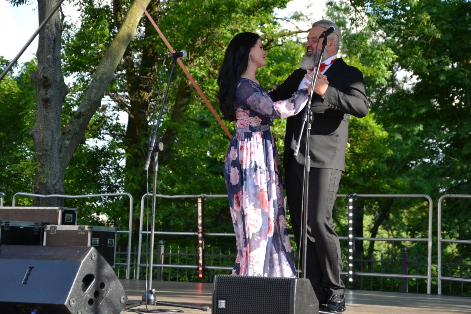 Zdjęcie w galerii na portalu naszraciborz.pl: Operetkowe brzmienia wypełniły zamkowy dziedziniec [FOTO] wiadomości z regionu
