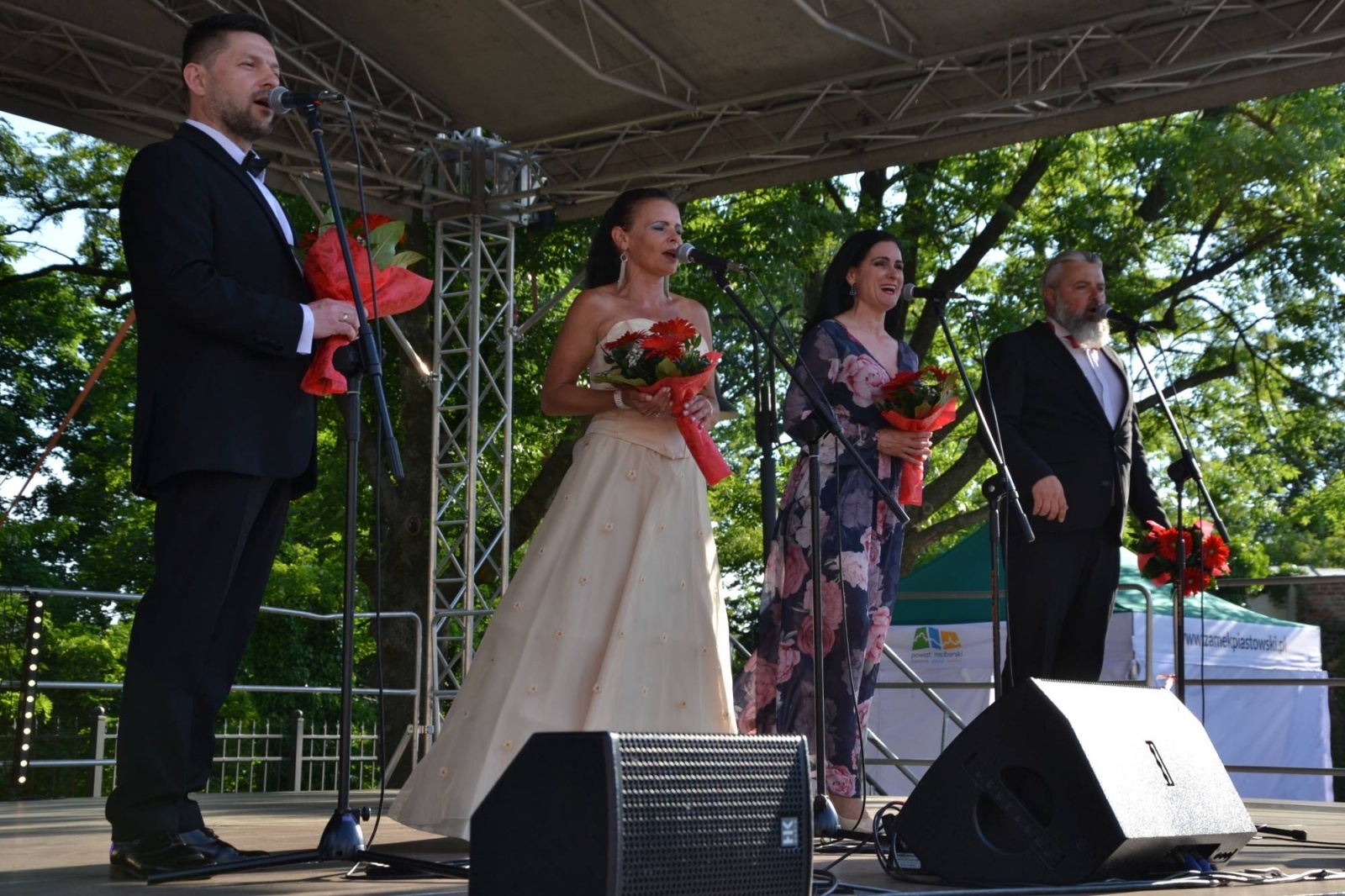 Zdjęcie w galerii na portalu naszraciborz.pl: Operetkowe brzmienia wypełniły zamkowy dziedziniec [FOTO] wiadomości z regionu