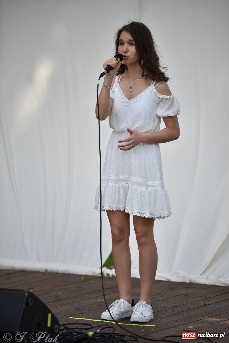 Zdjęcie w galerii na portalu naszraciborz.pl: Młodzi wokaliści studia ARS wystąpili w Ogrodach Strzechy [FOTO i WIDEO] wiadomości z regionu