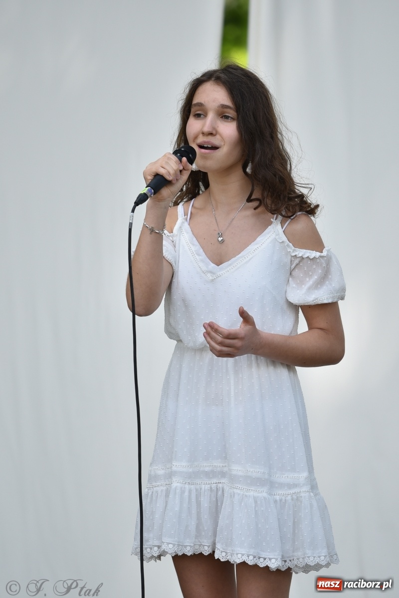 Zdjęcie w galerii na portalu naszraciborz.pl: Młodzi wokaliści studia ARS wystąpili w Ogrodach Strzechy [FOTO i WIDEO] wiadomości z regionu