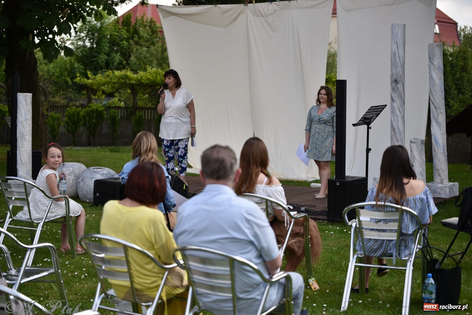 Zdjęcie w galerii na portalu naszraciborz.pl: Młodzi wokaliści studia ARS wystąpili w Ogrodach Strzechy [FOTO i WIDEO] wiadomości z regionu