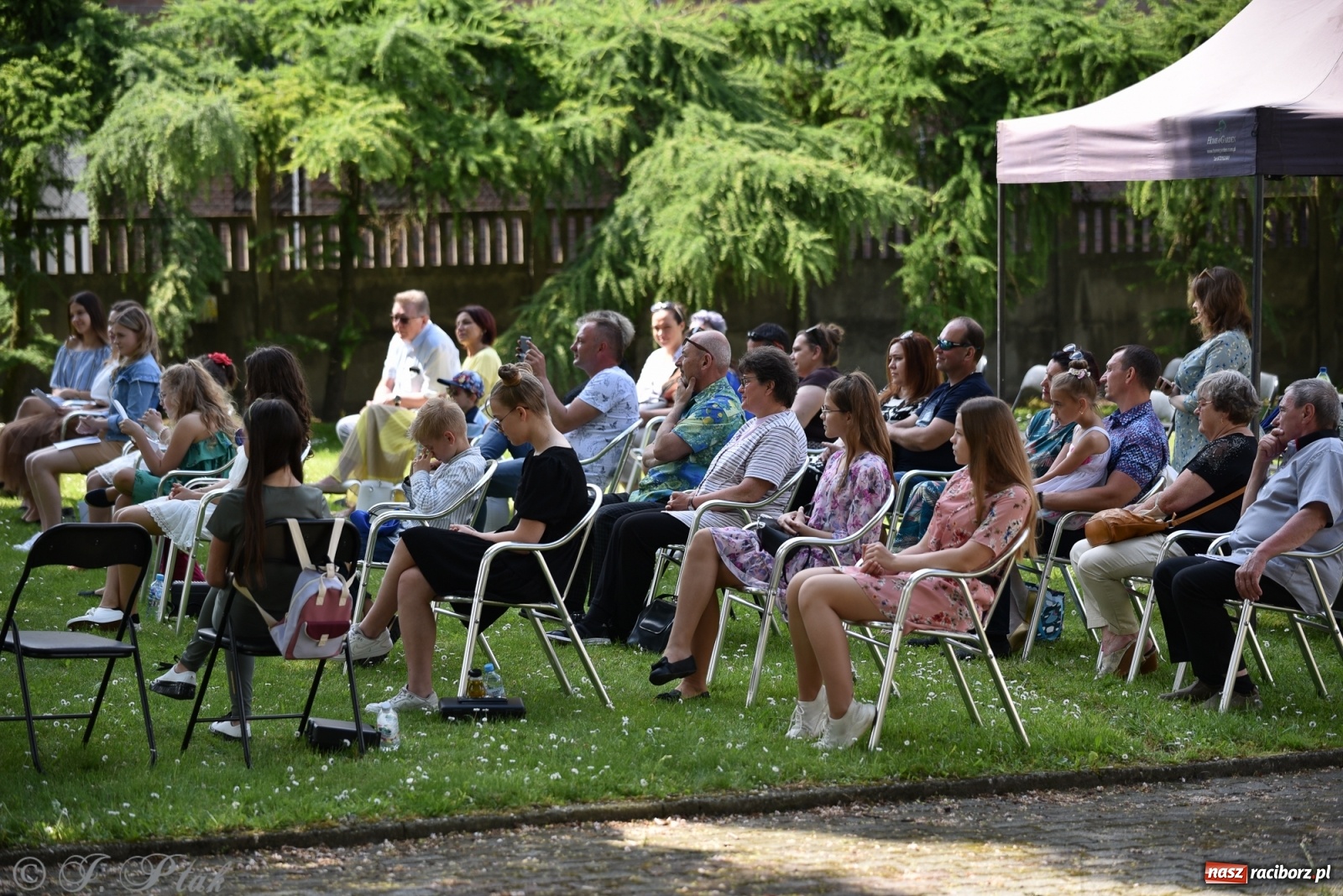 Zdjęcie w galerii na portalu naszraciborz.pl: Młodzi wokaliści studia ARS wystąpili w Ogrodach Strzechy [FOTO i WIDEO] wiadomości z regionu