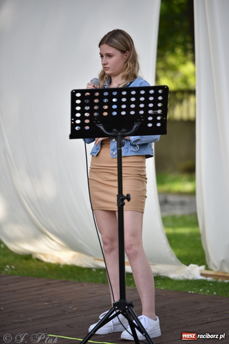 Zdjęcie w galerii na portalu naszraciborz.pl: Młodzi wokaliści studia ARS wystąpili w Ogrodach Strzechy [FOTO i WIDEO] wiadomości z regionu