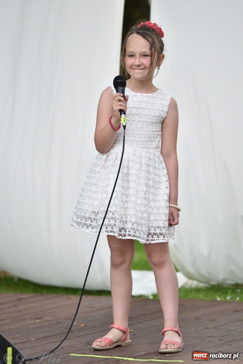 Zdjęcie w galerii na portalu naszraciborz.pl: Młodzi wokaliści studia ARS wystąpili w Ogrodach Strzechy [FOTO i WIDEO] wiadomości z regionu