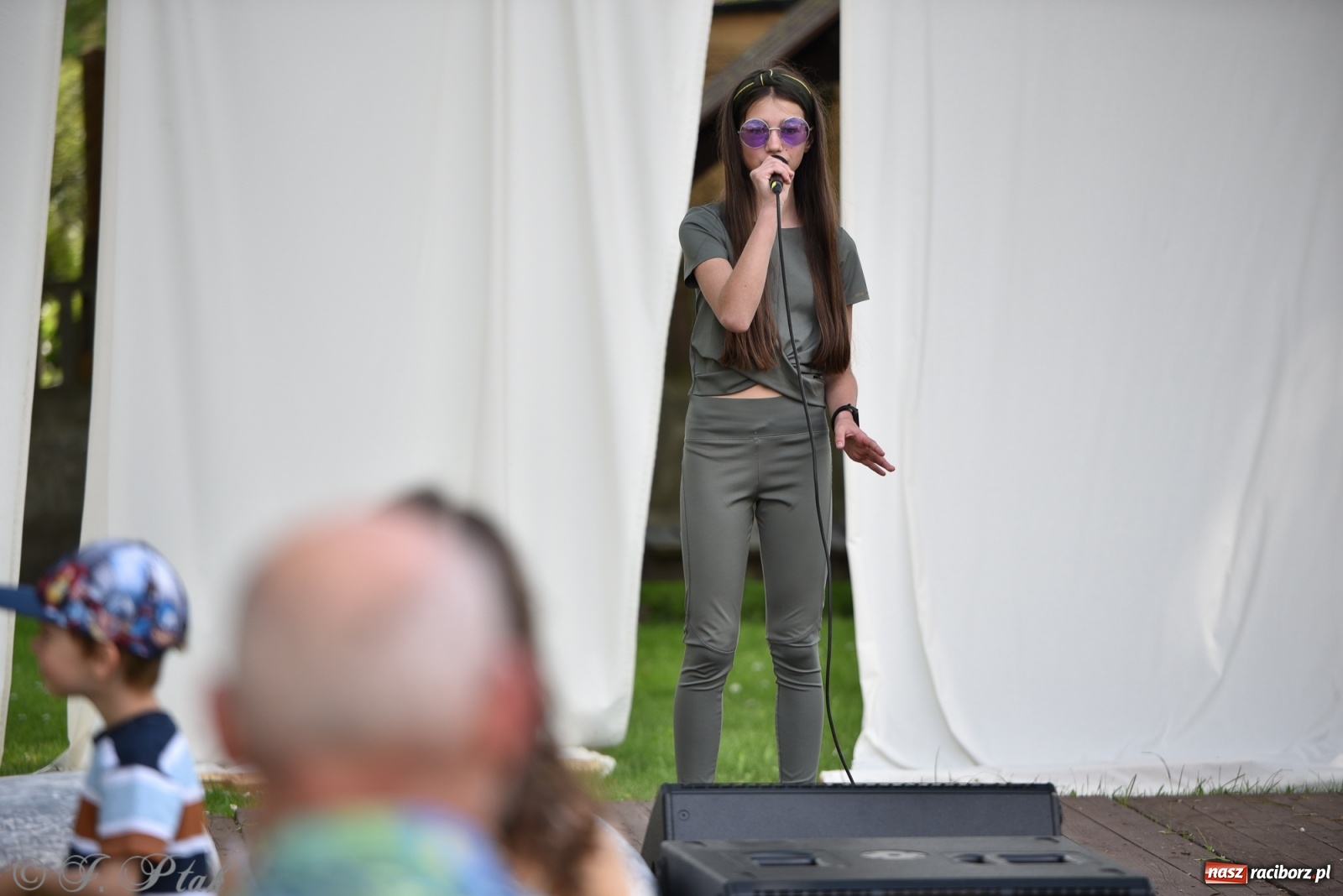 Zdjęcie w galerii na portalu naszraciborz.pl: Młodzi wokaliści studia ARS wystąpili w Ogrodach Strzechy [FOTO i WIDEO] wiadomości z regionu