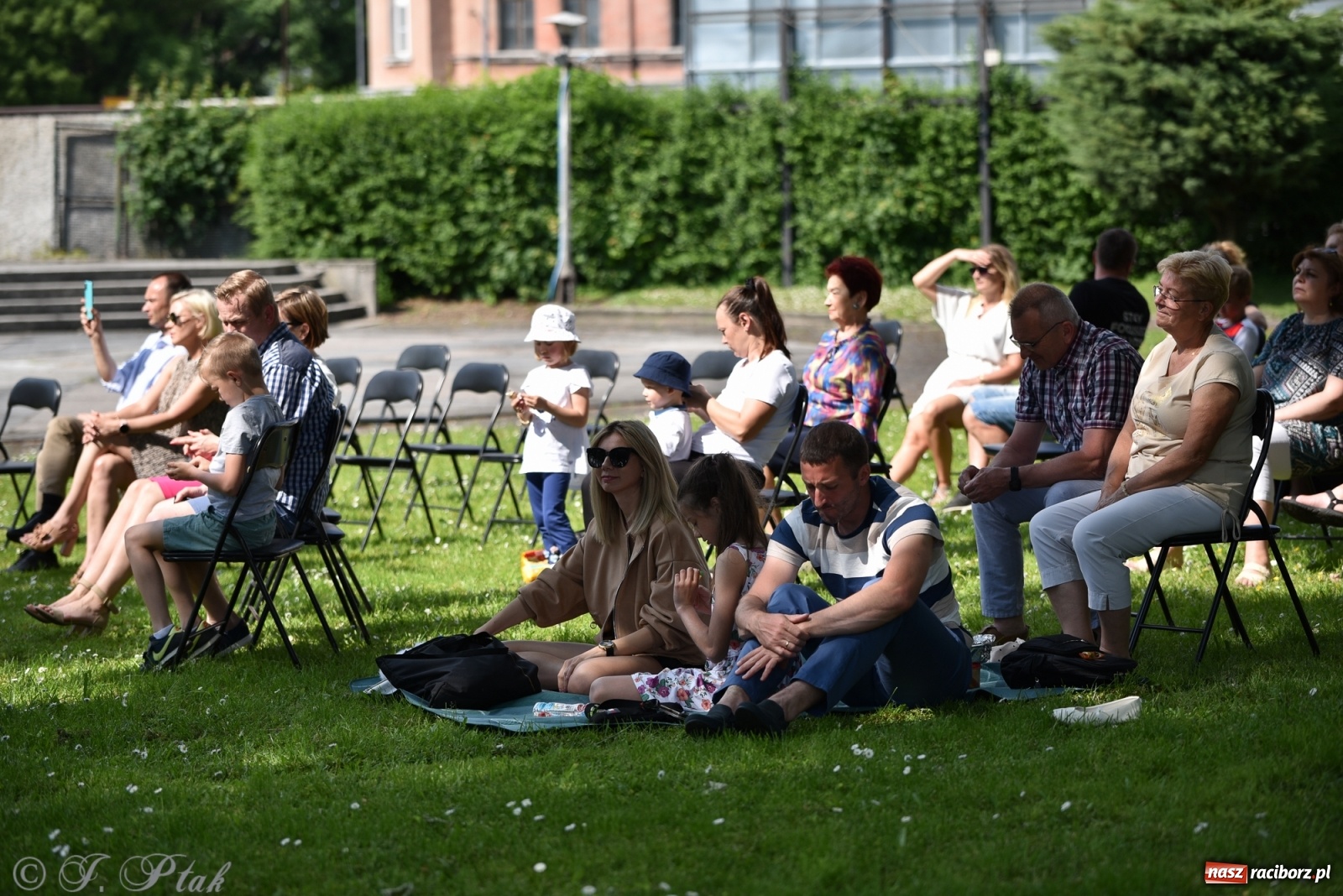Zdjęcie w galerii na portalu naszraciborz.pl: Młodzi wokaliści studia ARS wystąpili w Ogrodach Strzechy [FOTO i WIDEO] wiadomości z regionu