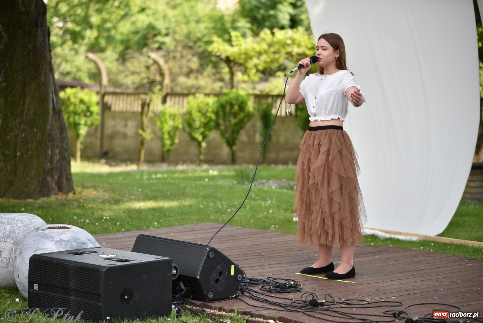 Zdjęcie w galerii na portalu naszraciborz.pl: Młodzi wokaliści studia ARS wystąpili w Ogrodach Strzechy [FOTO i WIDEO] wiadomości z regionu