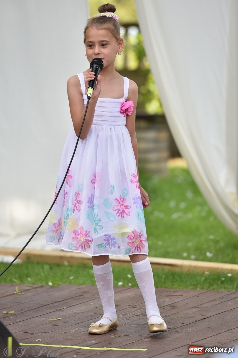 Zdjęcie w galerii na portalu naszraciborz.pl: Młodzi wokaliści studia ARS wystąpili w Ogrodach Strzechy [FOTO i WIDEO] wiadomości z regionu