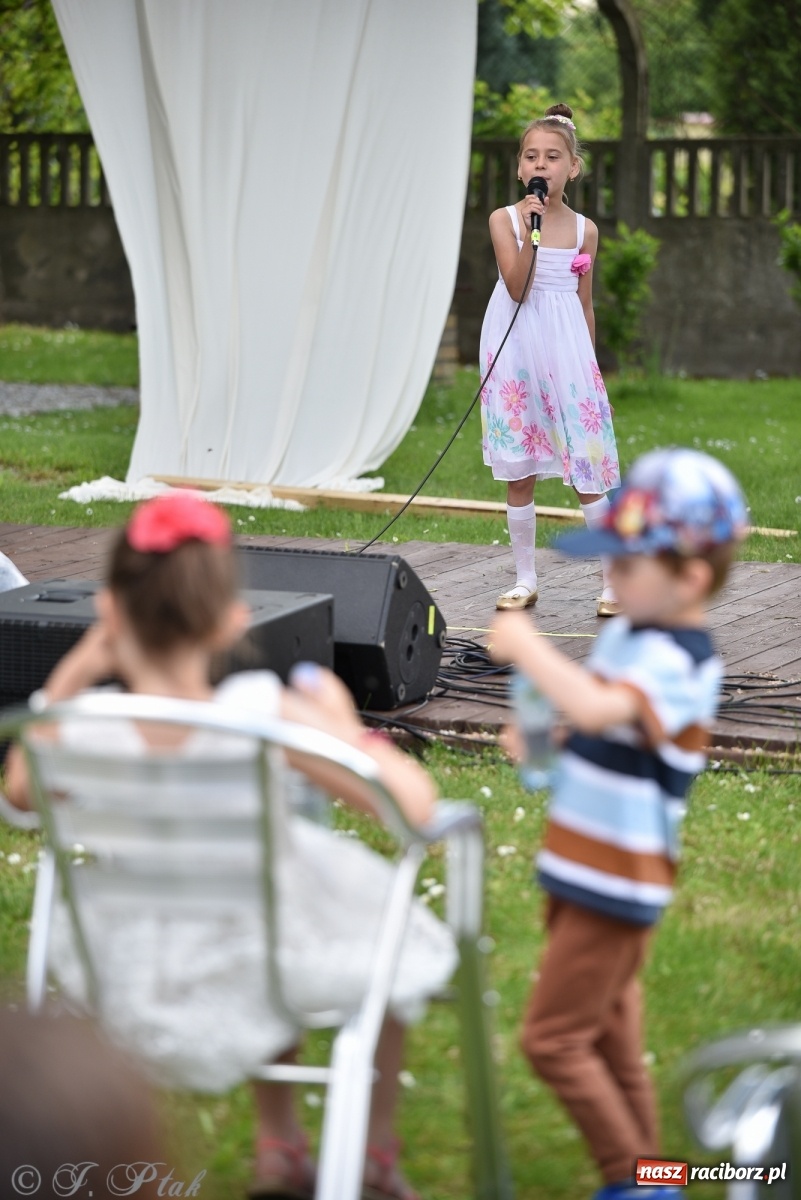 Zdjęcie w galerii na portalu naszraciborz.pl: Młodzi wokaliści studia ARS wystąpili w Ogrodach Strzechy [FOTO i WIDEO] wiadomości z regionu