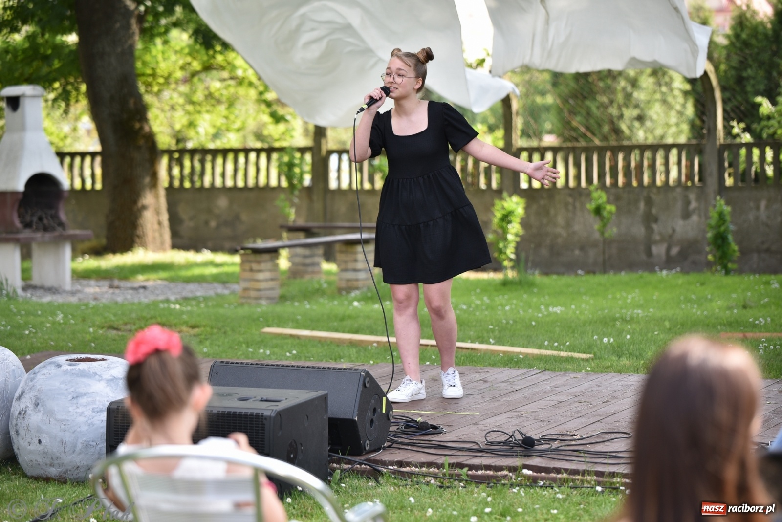 Zdjęcie w galerii na portalu naszraciborz.pl: Młodzi wokaliści studia ARS wystąpili w Ogrodach Strzechy [FOTO i WIDEO] wiadomości z regionu