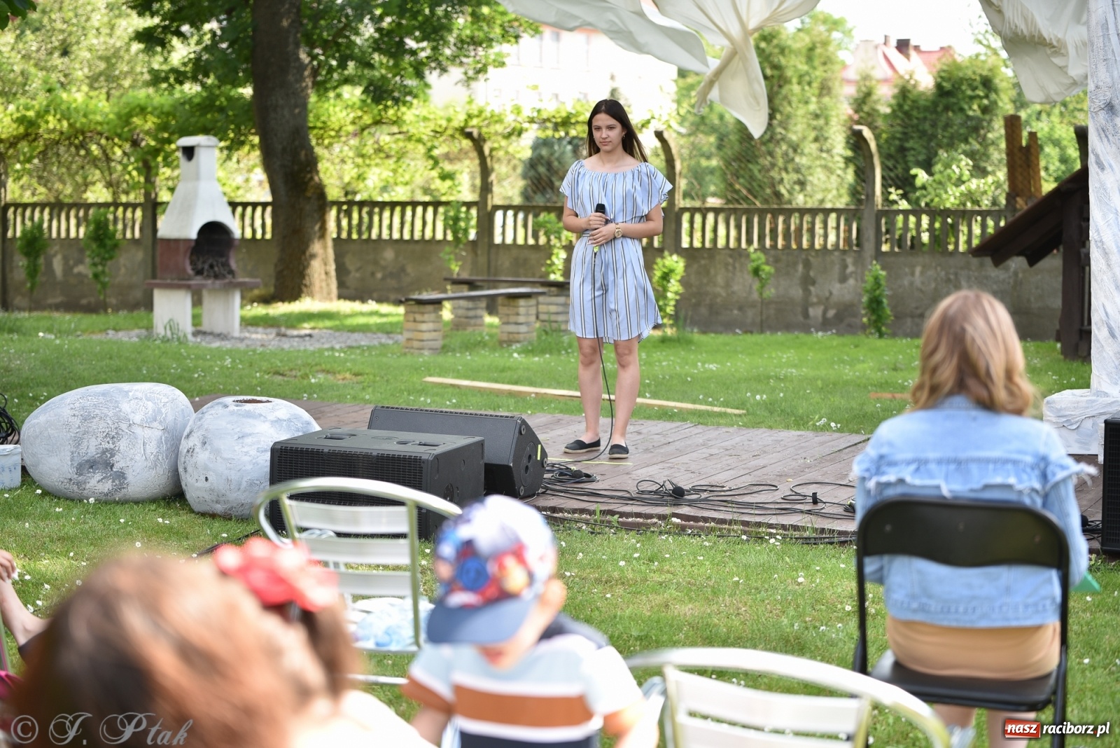 Zdjęcie w galerii na portalu naszraciborz.pl: Młodzi wokaliści studia ARS wystąpili w Ogrodach Strzechy [FOTO i WIDEO] wiadomości z regionu