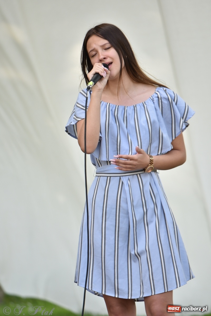 Zdjęcie w galerii na portalu naszraciborz.pl: Młodzi wokaliści studia ARS wystąpili w Ogrodach Strzechy [FOTO i WIDEO] wiadomości z regionu