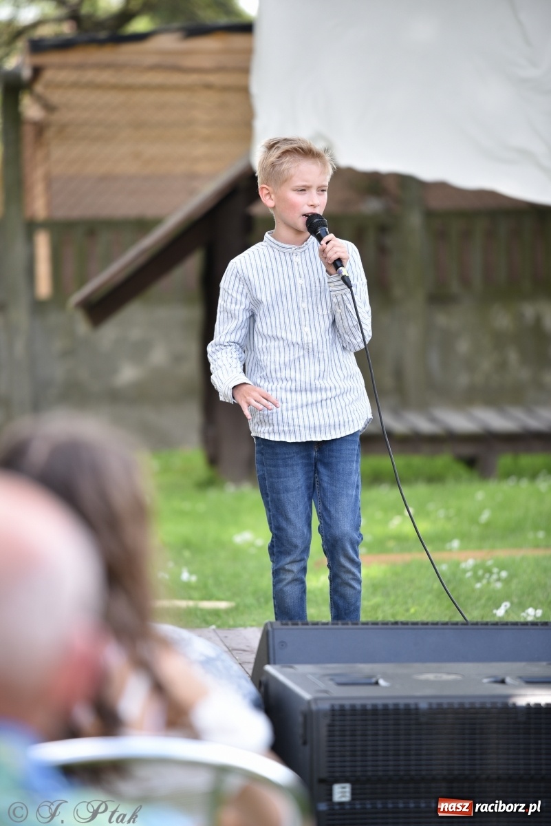 Zdjęcie w galerii na portalu naszraciborz.pl: Młodzi wokaliści studia ARS wystąpili w Ogrodach Strzechy [FOTO i WIDEO] wiadomości z regionu