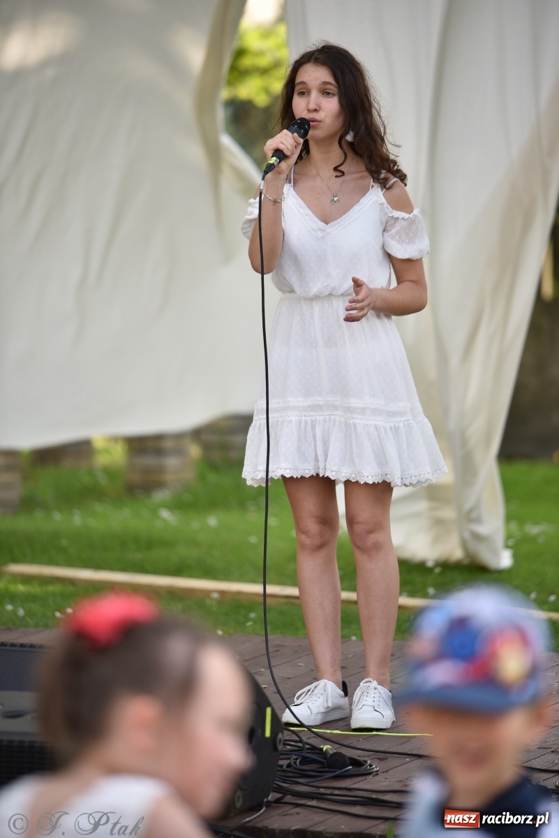 Zdjęcie w galerii na portalu naszraciborz.pl: Młodzi wokaliści studia ARS wystąpili w Ogrodach Strzechy [FOTO i WIDEO] wiadomości z regionu