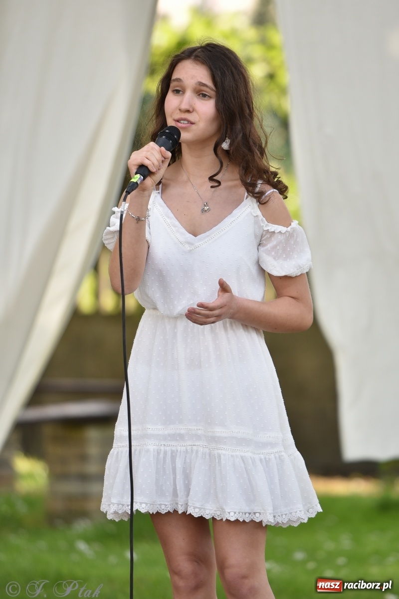 Zdjęcie w galerii na portalu naszraciborz.pl: Młodzi wokaliści studia ARS wystąpili w Ogrodach Strzechy [FOTO i WIDEO] wiadomości z regionu