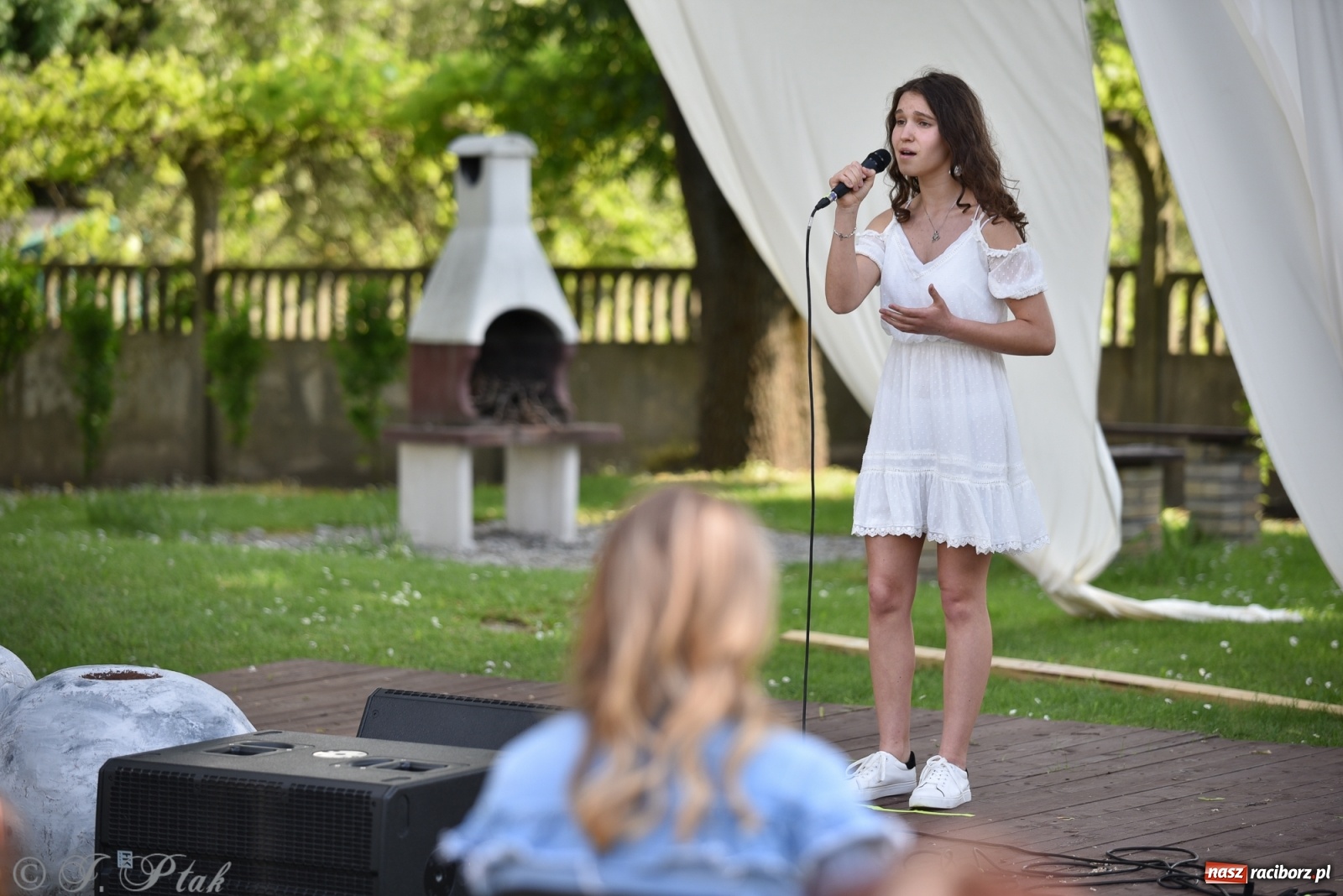 Zdjęcie w galerii na portalu naszraciborz.pl: Młodzi wokaliści studia ARS wystąpili w Ogrodach Strzechy [FOTO i WIDEO] wiadomości z regionu