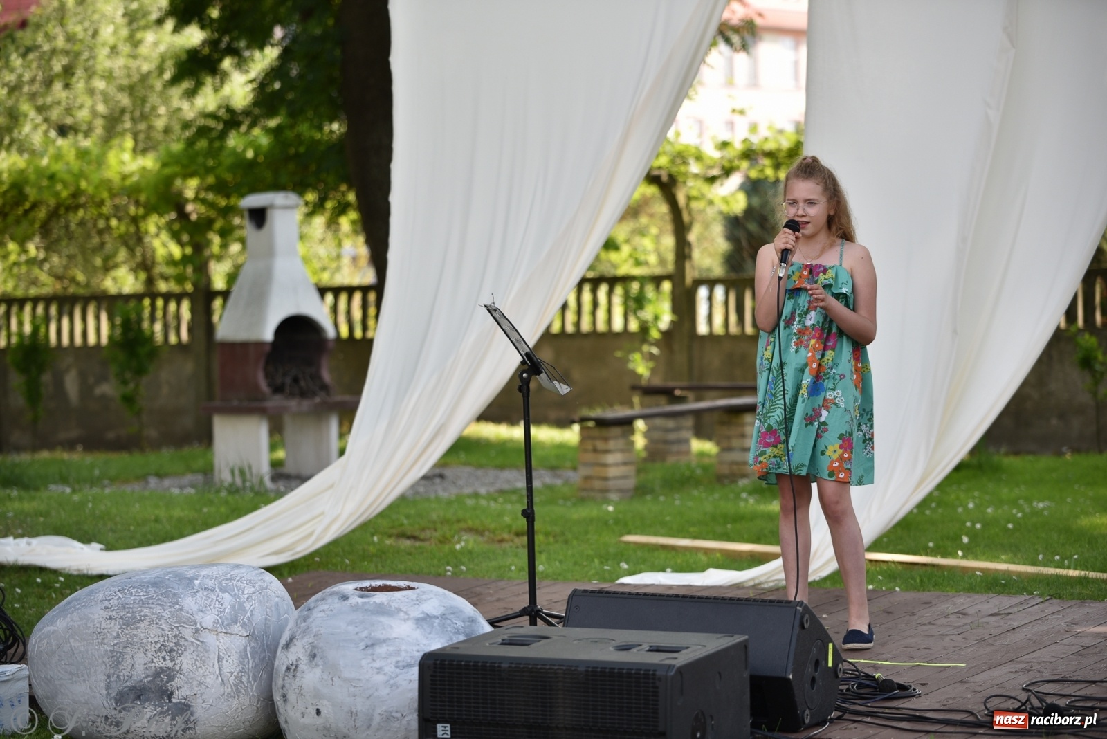 Zdjęcie w galerii na portalu naszraciborz.pl: Młodzi wokaliści studia ARS wystąpili w Ogrodach Strzechy [FOTO i WIDEO] wiadomości z regionu