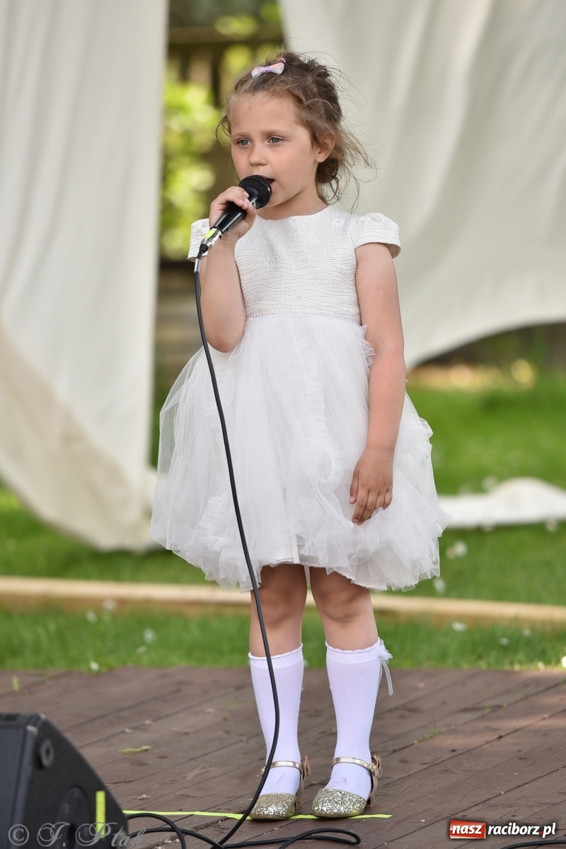 Zdjęcie w galerii na portalu naszraciborz.pl: Młodzi wokaliści studia ARS wystąpili w Ogrodach Strzechy [FOTO i WIDEO] wiadomości z regionu