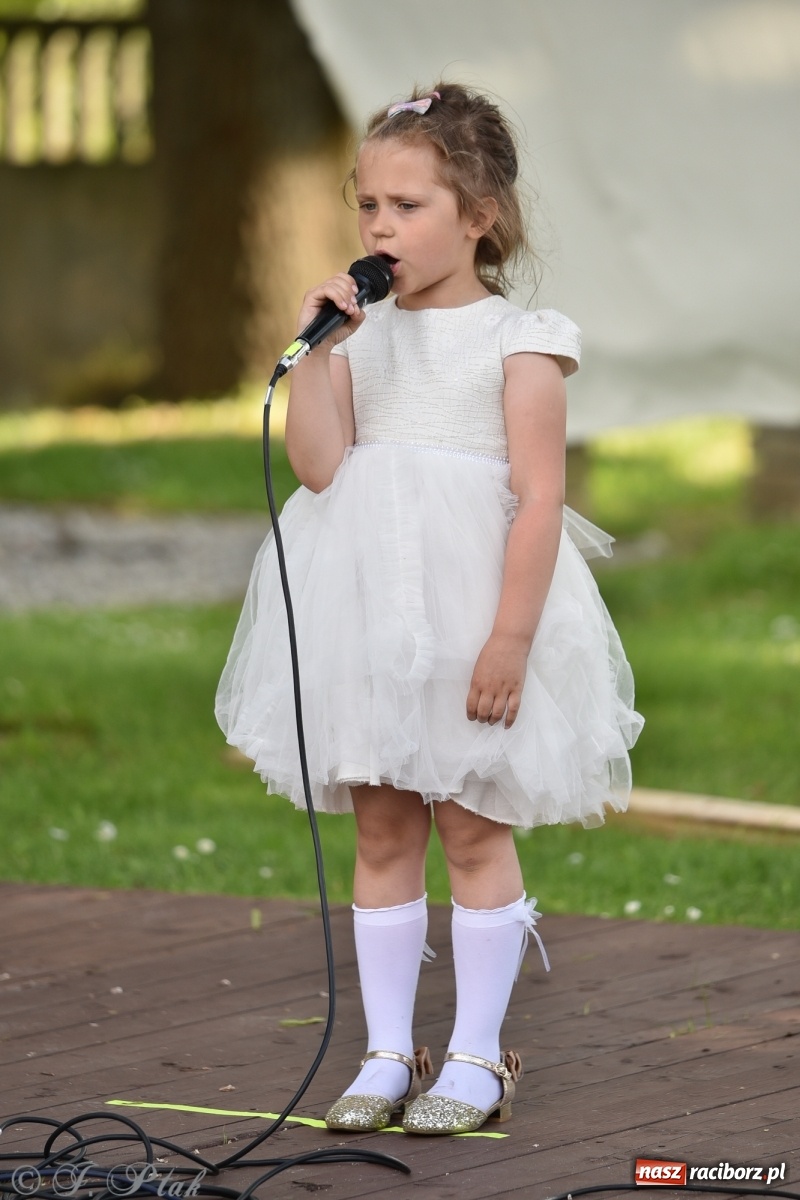 Zdjęcie w galerii na portalu naszraciborz.pl: Młodzi wokaliści studia ARS wystąpili w Ogrodach Strzechy [FOTO i WIDEO] wiadomości z regionu